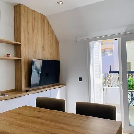 Atico Con Gran Terraza En El Centro A 50 Metros De La Playa