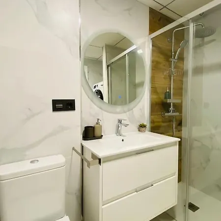 Atico Con Gran Terraza En El Centro A 50 Metros De La Playa *