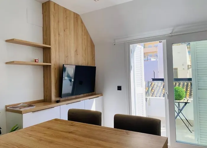 Atico Con Gran Terraza En El Centro A 50 Metros De La Playa