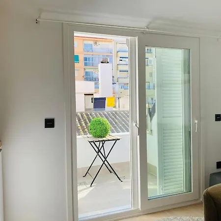 Atico Con Gran Terraza En El Centro A 50 Metros De La Playa Апартаменты Фуэнхирола
