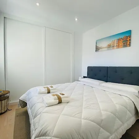 Atico Con Gran Terraza En El Centro A 50 Metros De La Playa フエンヒロラ