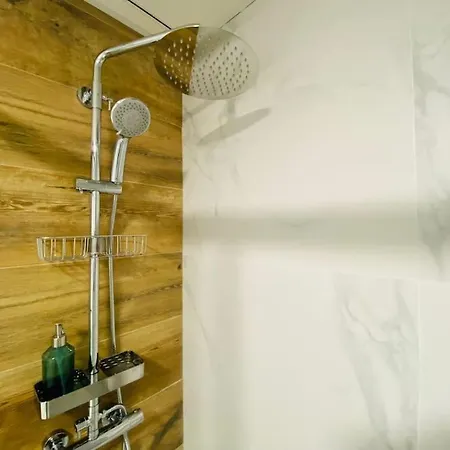 アパート Atico Con Gran Terraza En El Centro A 50 Metros De La Playa フエンヒロラ