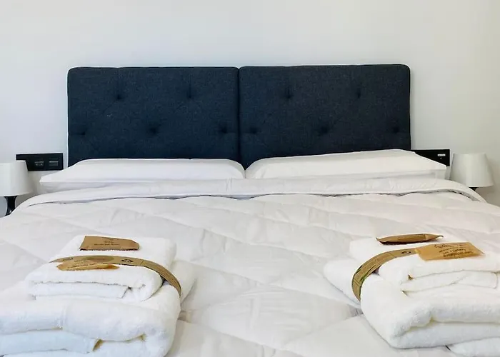 Apartamento ático Con Gran Terraza En El Centro A 50 Metros De La Playa *