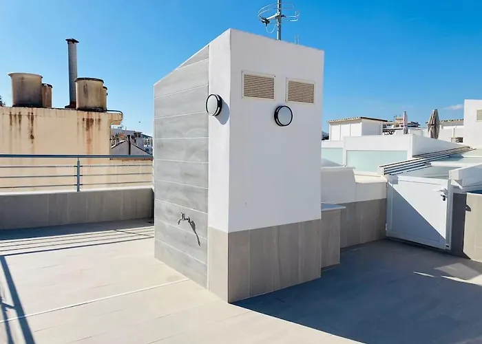 ático Con Gran Terraza En El Centro A 50 Metros De La Playa